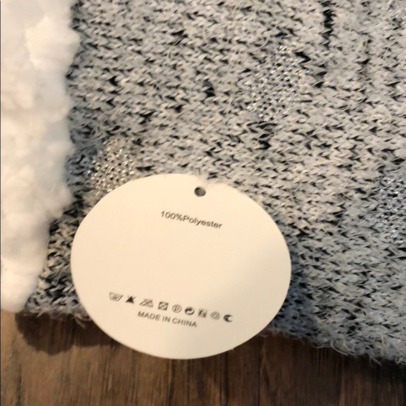 Fuzzy Cat Slippers - Picture 9 of 10